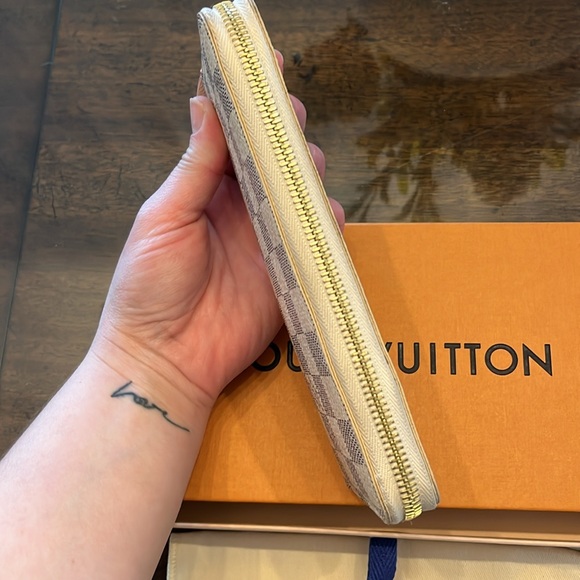 Louis Vuitton Clemence Wallet
D. Azur
N61264 - Picture 3 of 6